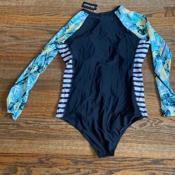 One pc bathing suit - Picture 3 of 3